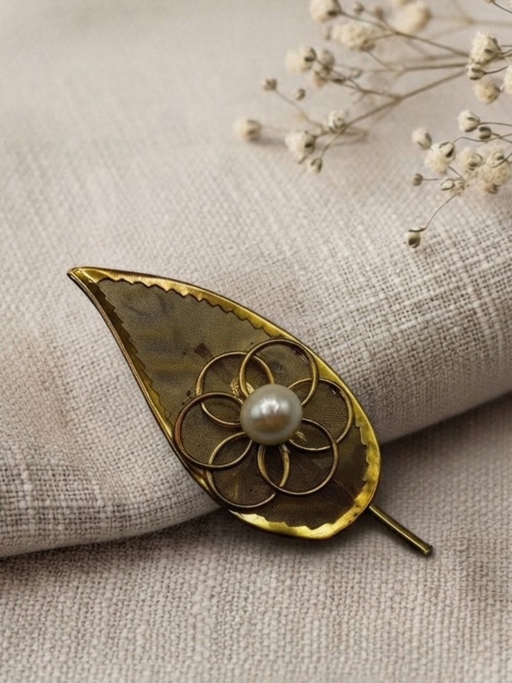Vintage Mid-Century Gold Mesh Leaf Brooch with Faux Pearl Accent